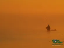Computer screen wallpaper: Angler in the morning mist
