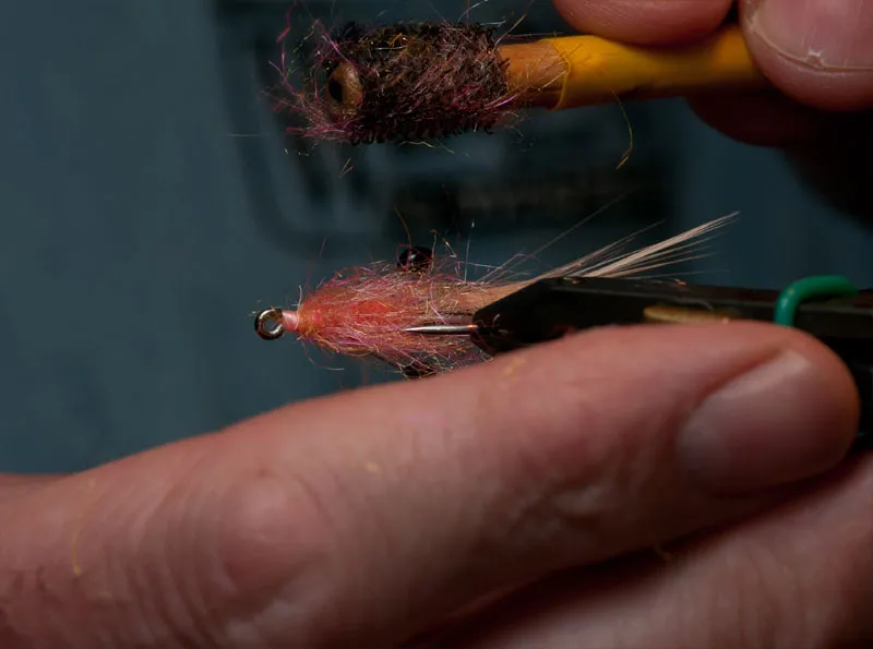 38 - brush - Brush the dubbing together with a <a href=\"/tiebetter/diy-brushes/\">Velcro stick</aq> to give the fly its shape. You can be fairly brutal.